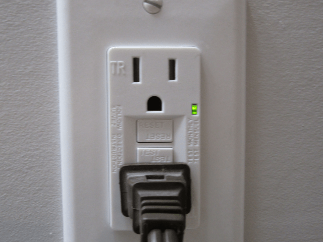 Ungrounded Outlets in Richmond