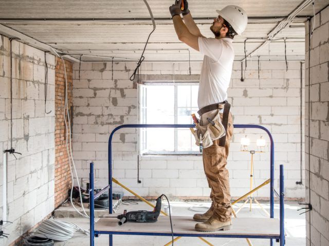 Hire a commercial electrician in Calgary